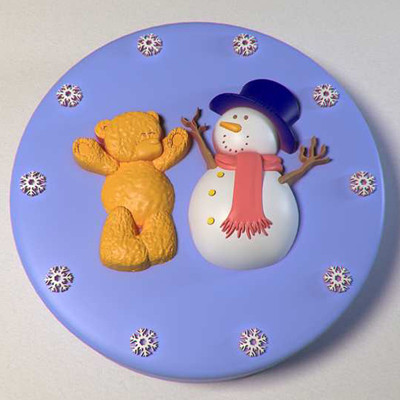 mishka so snegovikom.jpg