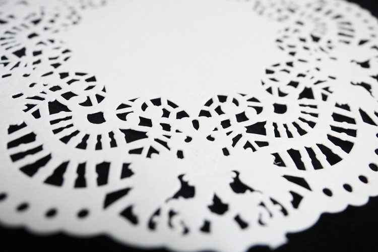 Салфетка бумажная ажурная 19 см